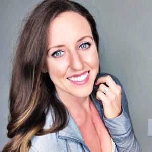 Meet your Posher, Elyssa